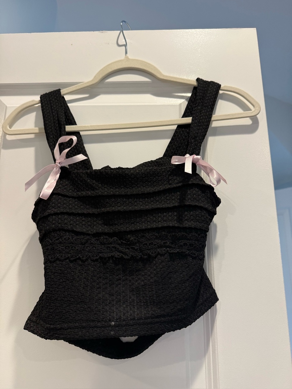 Black tank top w pink bows XS